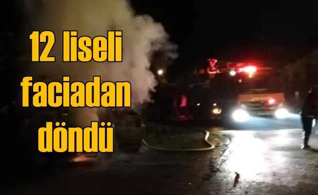 Liseli öğrencilerin bindiği servis alev topuna döndü