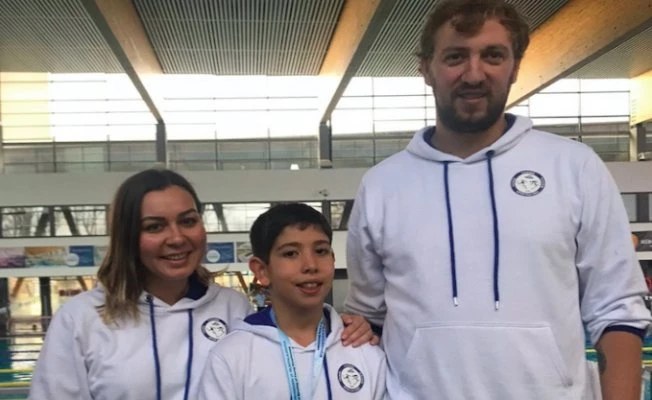 10 yaşında iki altın madalya ile dünya şampiyonu 