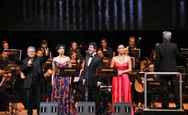 Ankaralı Zülfü Livaneli'ye koştu