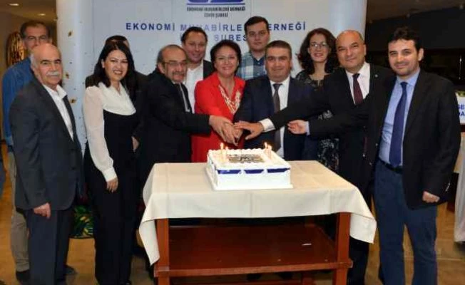 EMD İzmir Şubesi 30. yaşını üyeleriyle kutladı