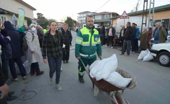Sarıyer Belediyesi çiftçiye 10 ton kompost gübre dağıttı