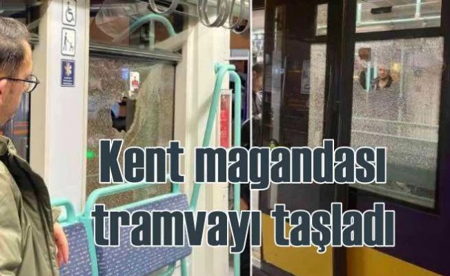 İçinde yolcu bulunan tramvaya taşlı saldırı