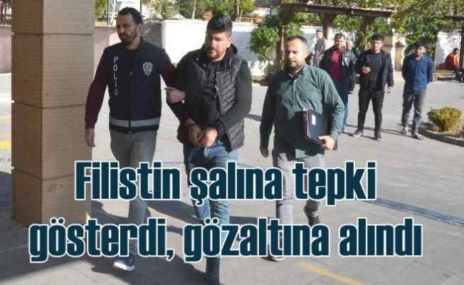 Filistin şalına karşı çıktı, gözaltına alındı