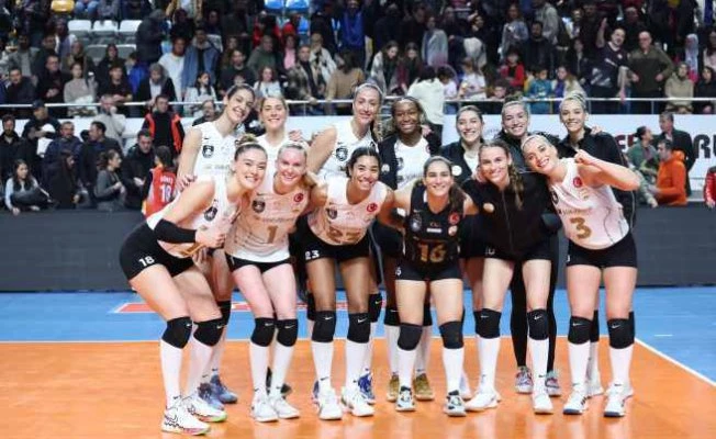 VakıfBank sezonun ilk yarısını galibiyetle tamamladı