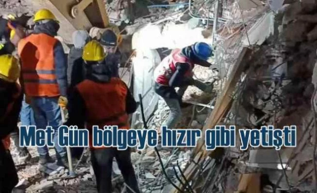 Met Gün deprem bölgeside taşın altına elini değil, bedenini koydu