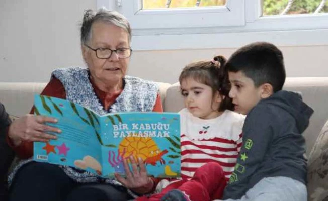 Maltepe'de büyükler masal okudu, küçükler dinledi