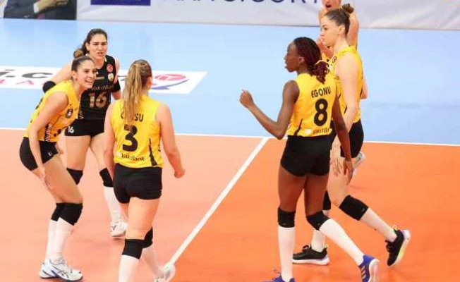 VakıfBank, normal sezonu galibiyetle kapattı