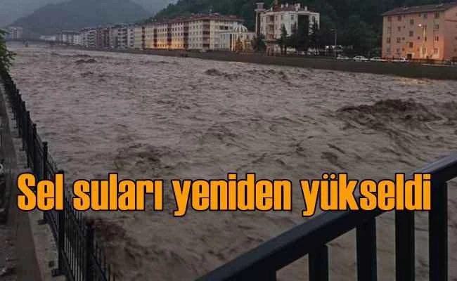 Kastamonu'da sel suları gece yarısı korkuttu