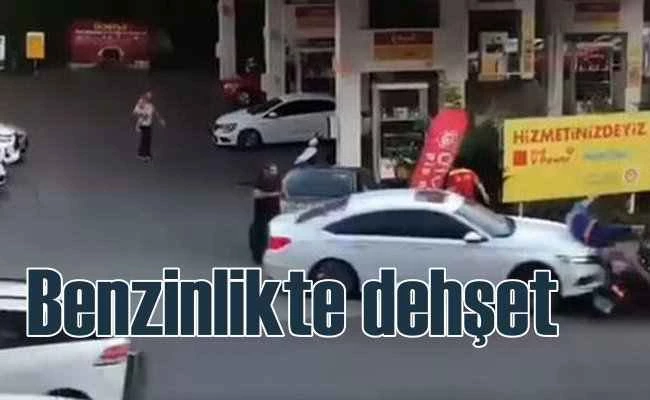 Önce otomobille, sonra tavayla çalışanlara saldırdı