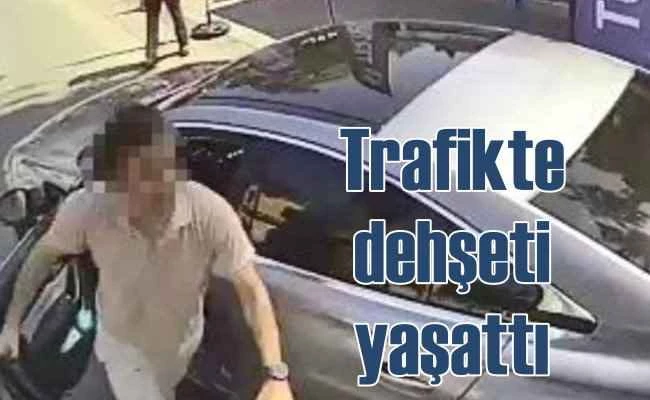 Otobüs şoföre kadını saldırıdan yolcular korudu