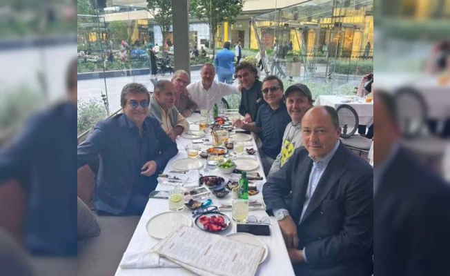 Yemeğin konusu futbol | Ünlüler bu masada buluştu