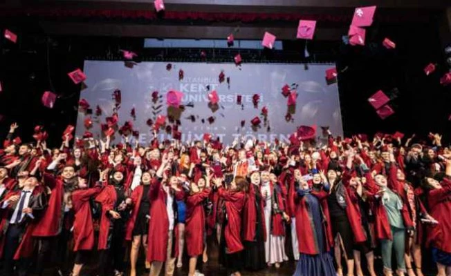 Kent Üniversitesi Bin 500 mezununu iş hayatına kazandıracak