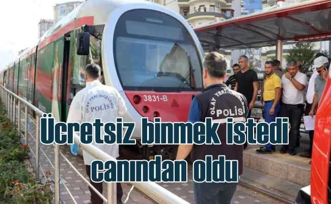 Ücretsiz binmek isterken tramvay altında kaldı
