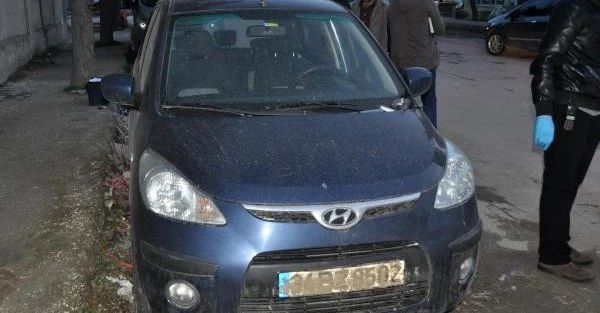 Çalıntı aracın plakalarına çamurla kamuflaj