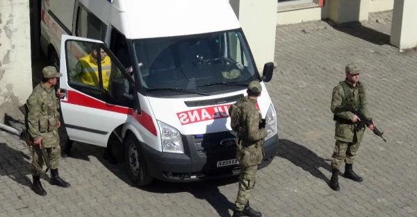 Cinnet geçirdi, mevziideki 3 Mehmetcik