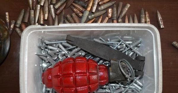 Kırklareli’ndeki evde el bombası ve mühimmat bulundu (2)